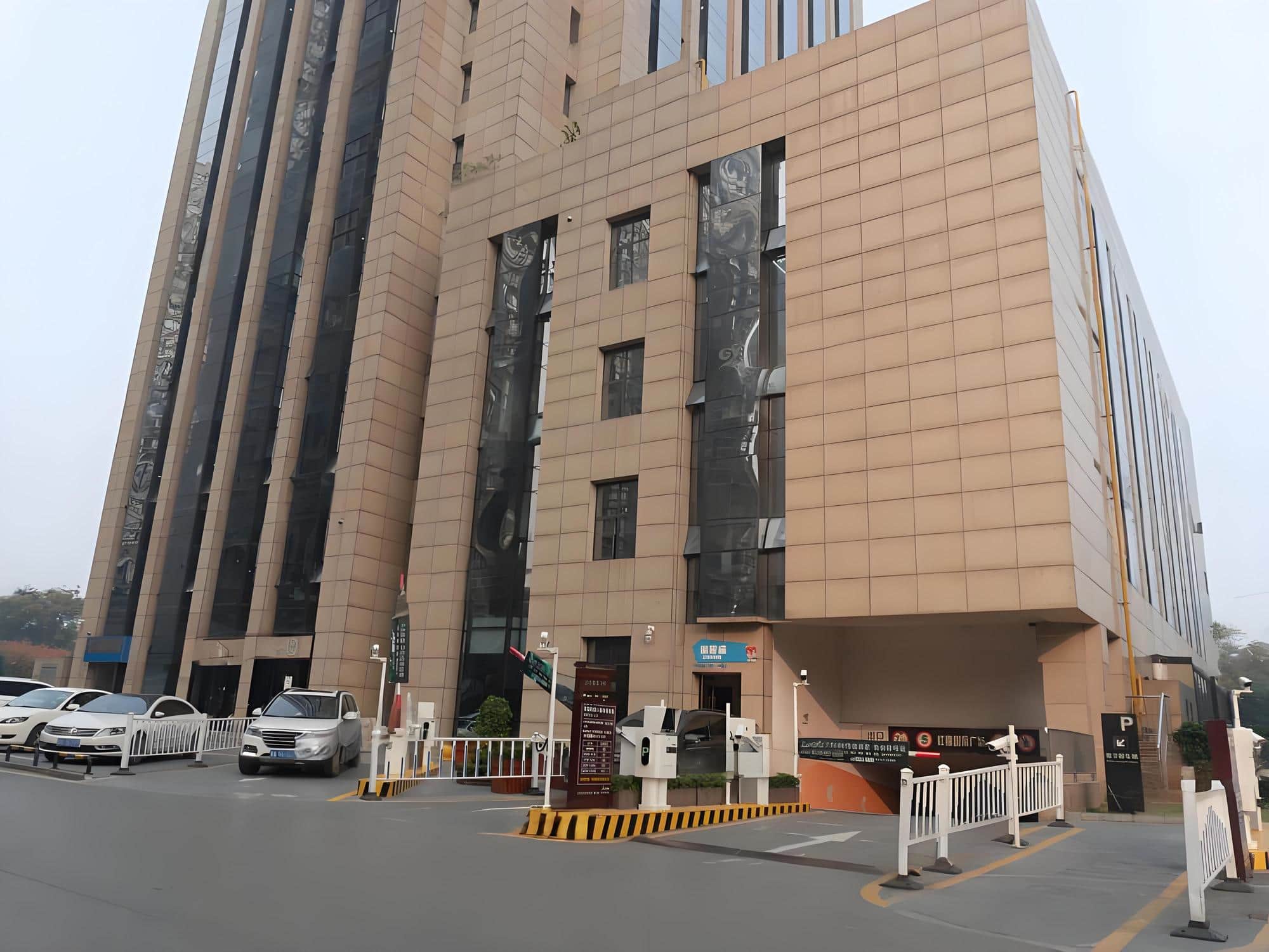 红橡国际
